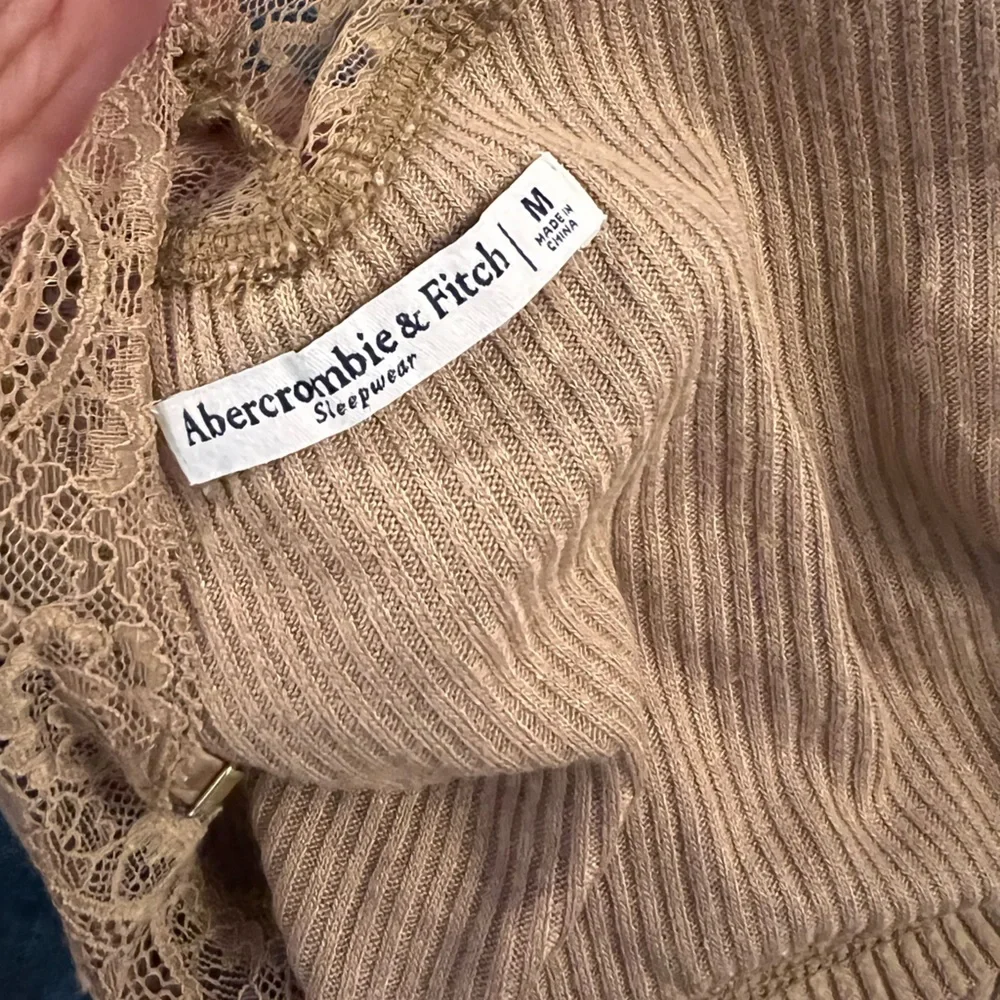 A&F low back  Lacey nude tank - Picture 3 of 3